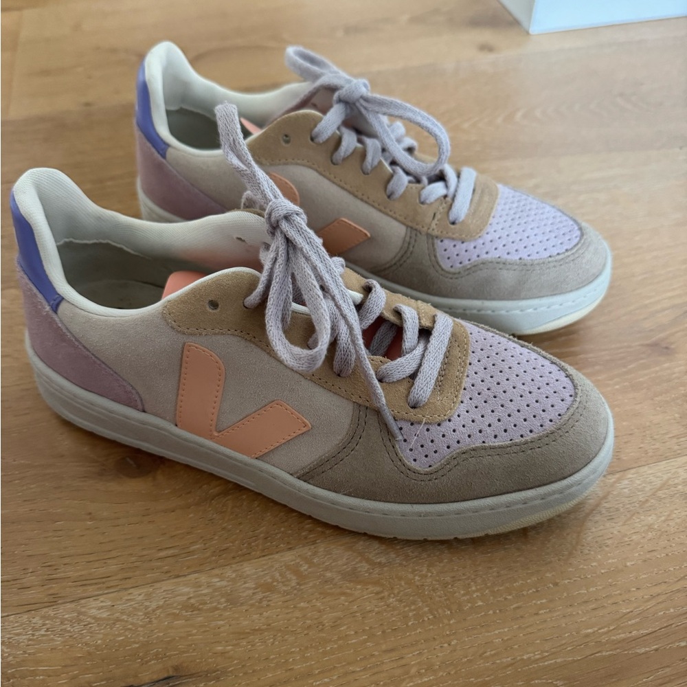 Veja V10 low top sneakers 8